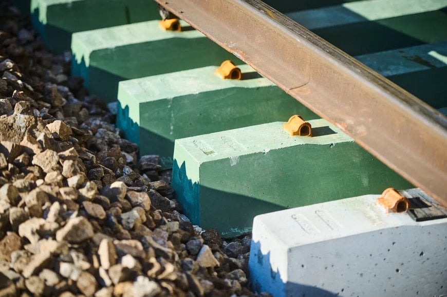 Grâce à un béton révolutionnaire à base de soufre, Infrabel installe les 1ères traverses vertes d’Europe